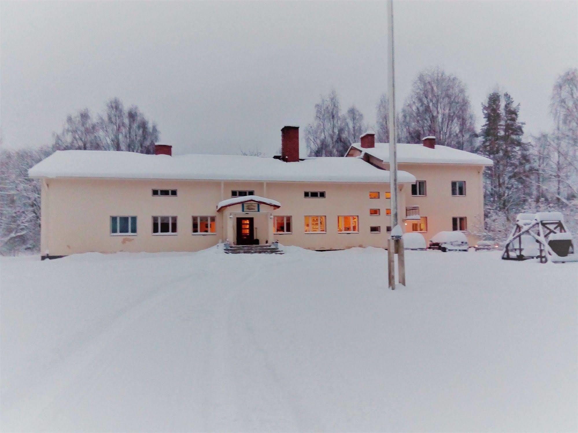 Vanhan Koulun Majatalo-Old School Guest House Kolinkylä Buitenkant foto