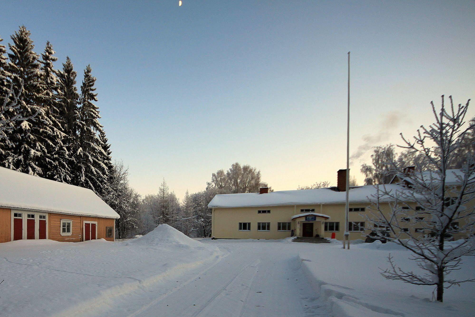 Vanhan Koulun Majatalo-Old School Guest House Kolinkylä Buitenkant foto