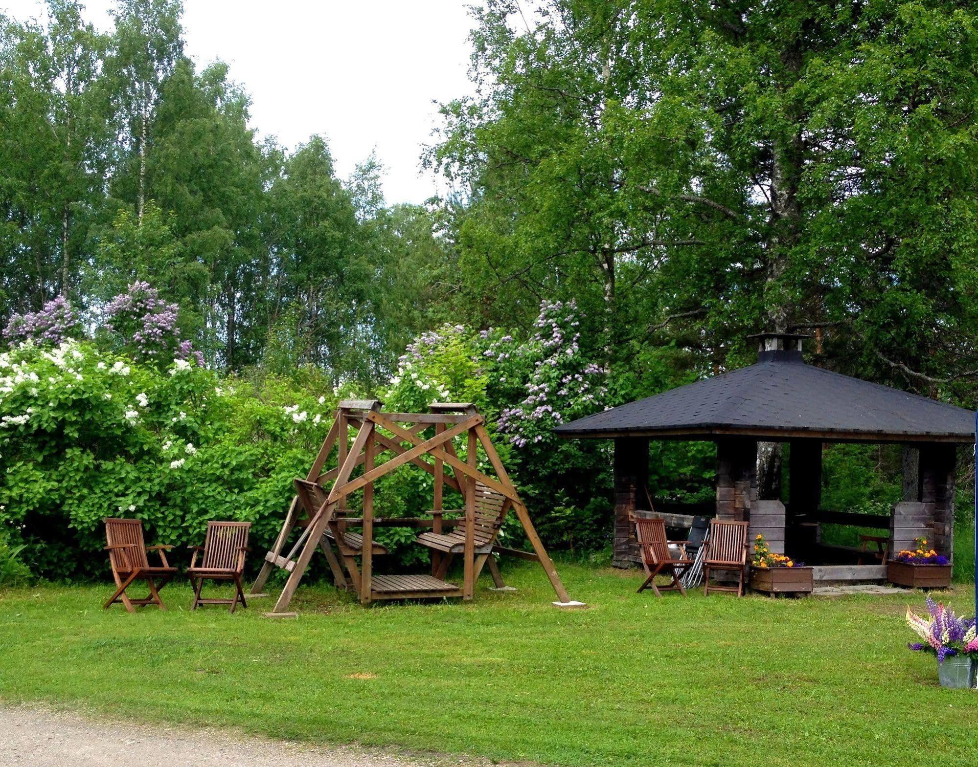 Vanhan Koulun Majatalo-Old School Guest House Kolinkylä Buitenkant foto