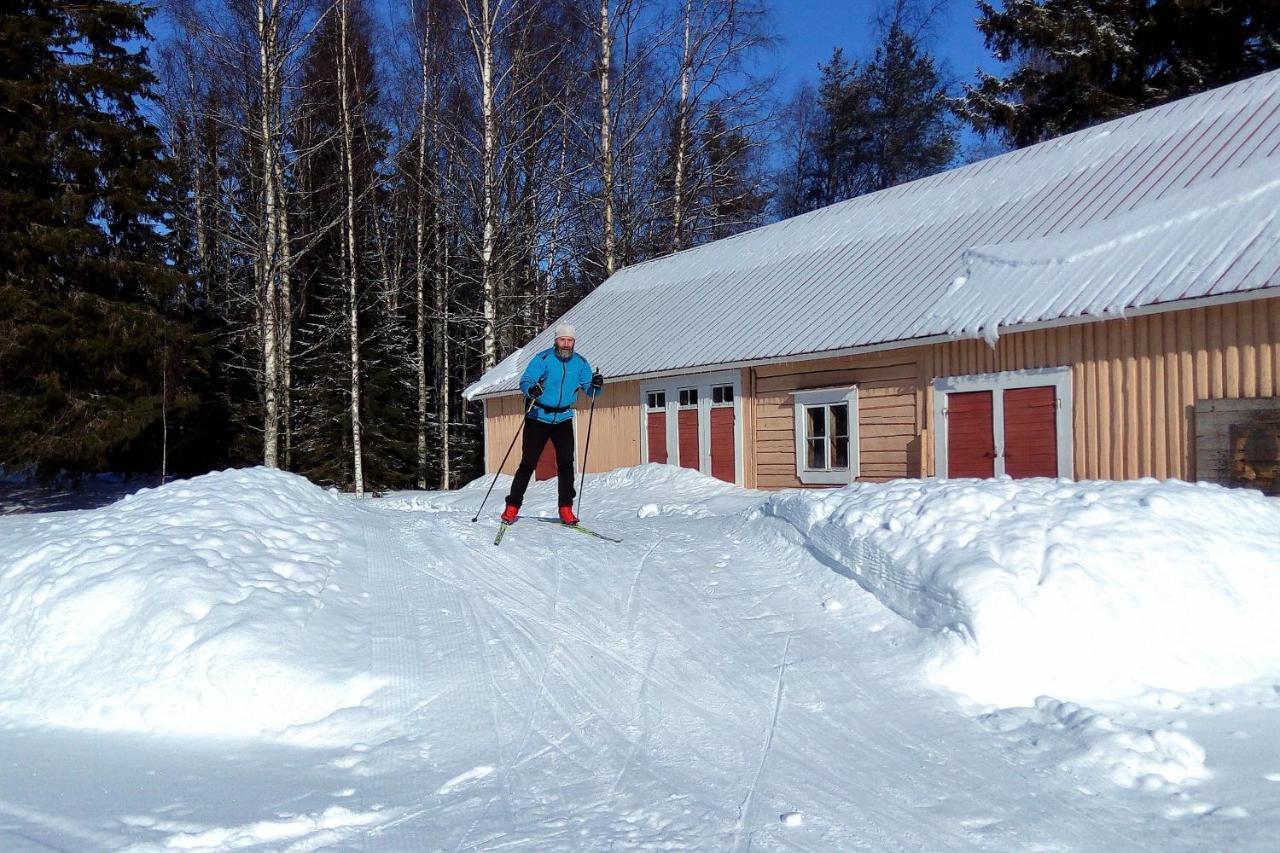 Vanhan Koulun Majatalo-Old School Guest House Kolinkylä Buitenkant foto